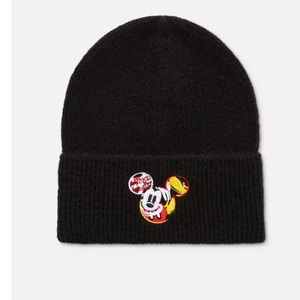 🖤❤️💛 Disney’s Mickey Mouse Badge Detail Beanie NWT!!